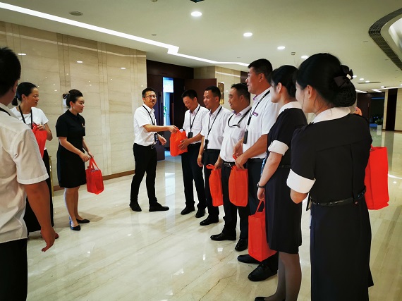 1564973396442082368.jpg 情系一線,夏送清涼--尊易公司開展高溫慰問工作.jpg