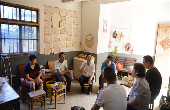 1686810222018075044.jpg 候管黨支部成員走訪慰問野窖村困難農(nóng)戶張繼長.jpg